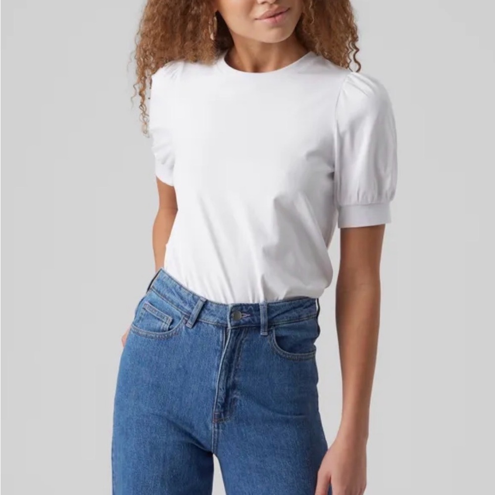 Women’s white short sleeve cotton top with balloon sleeves size M